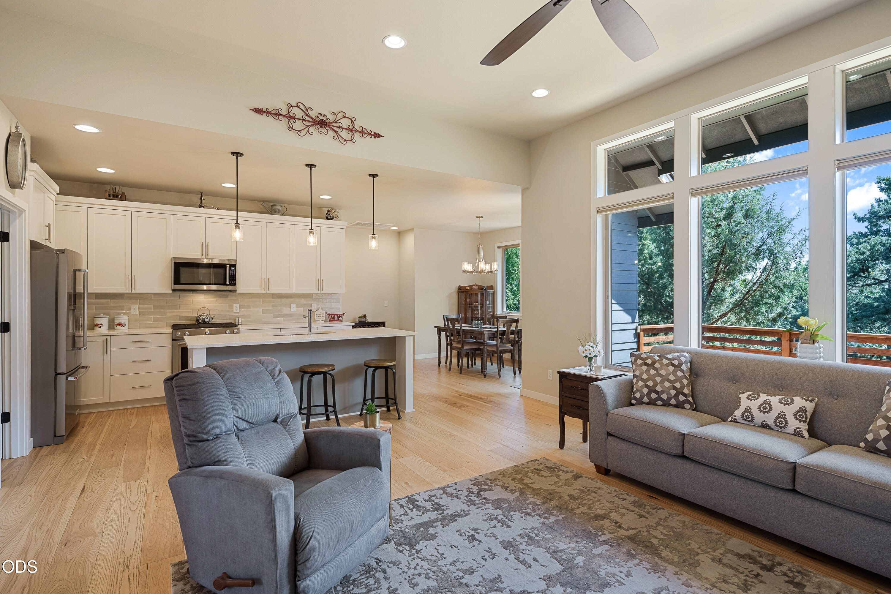 63137 Iner Loop Bend, OR 97701 - Photo 12 of 35 Gallery Image 12