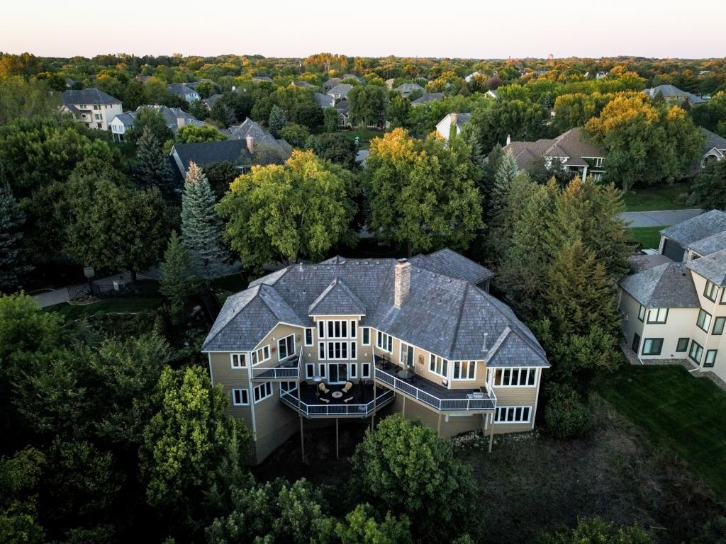 10563 Bluff Road Eden Prairie, MN 55347 - Photo 4 of 42 Gallery Image 4