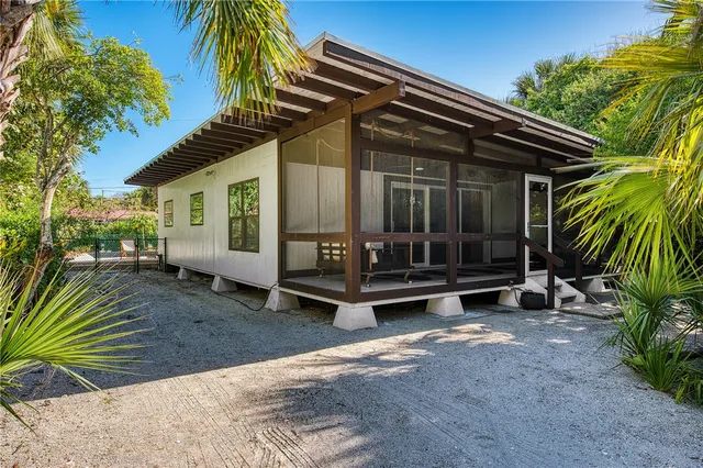 $850,000 | 1861 East Barefoot Place, Vero Beach, FL 32963