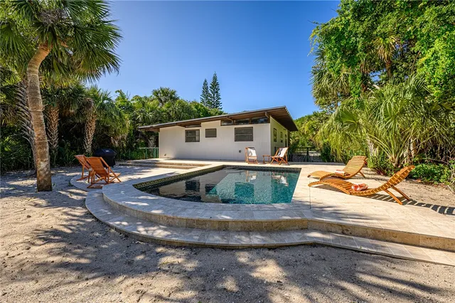 $850,000 | 1861 East Barefoot Place, Vero Beach, FL 32963