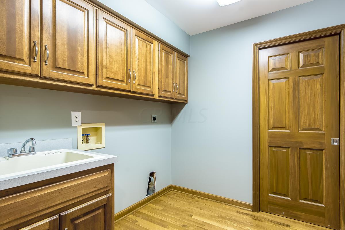 4865 Rustic Bridge Road Columbus, OH 43214 - Photo 14 of 36 Gallery Image 14