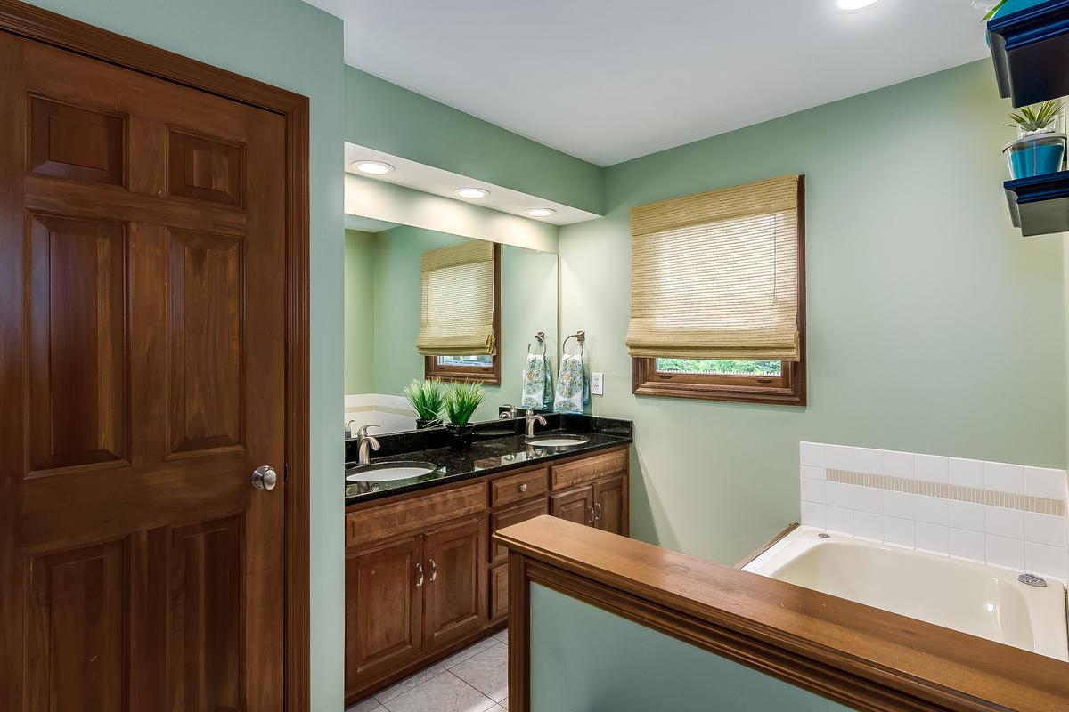 4865 Rustic Bridge Road Columbus, OH 43214 - Photo 19 of 36 Gallery Image 19