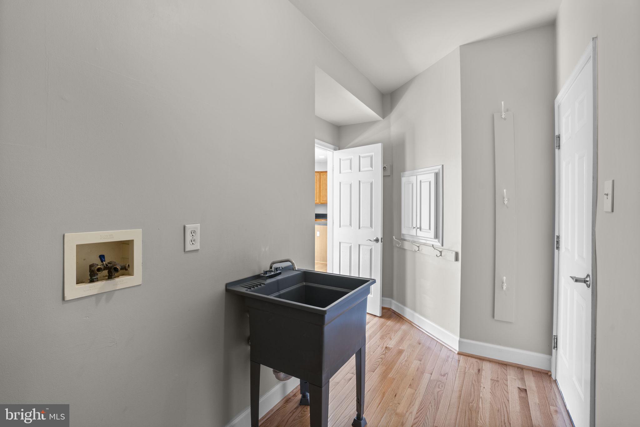 4520 Tulip Way Ellicott City, MD 21043 - Photo 23 of 63 1st floor mudroom/laundry room