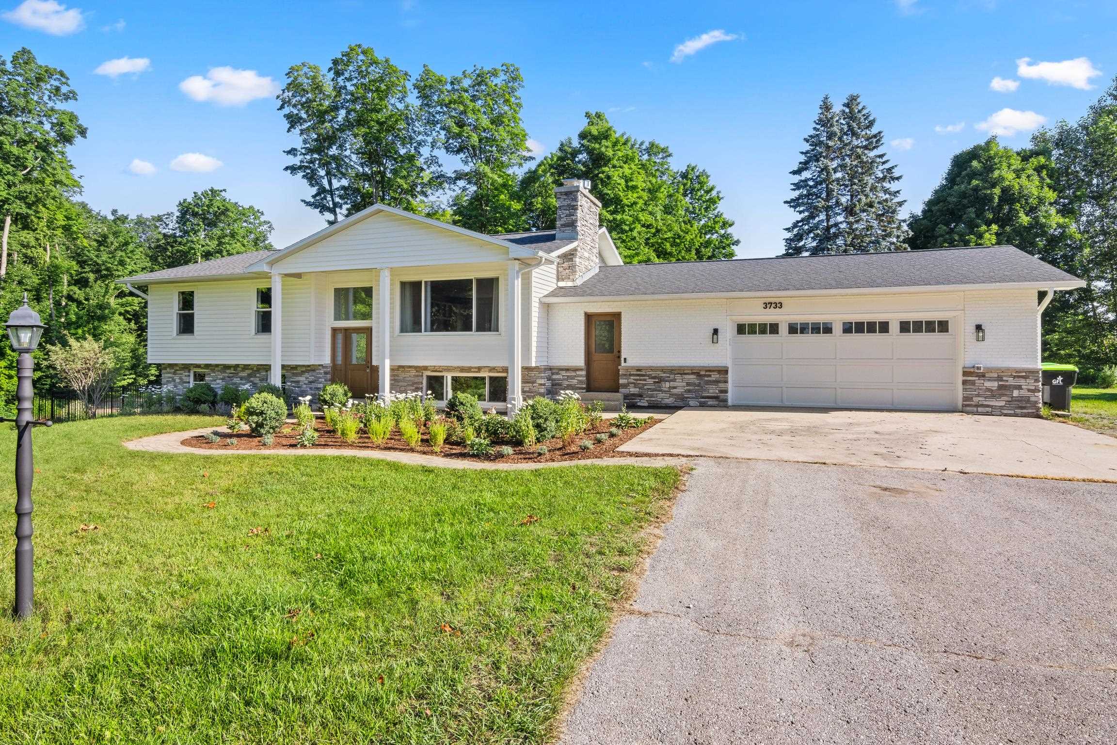 3733 East Long Lake Road Traverse City, MI 49685 - Photo 2 of 47 1947831-a912df9c-1b93-4a4f-836d-8898f1341d1e.JPG