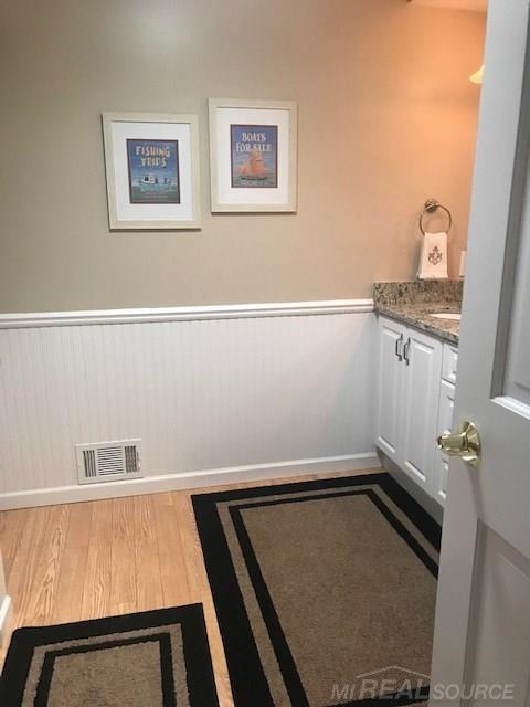 7347 Riverside Drive Algonac, MI 48001 - Photo 20 of 27 31379631-19.JPG
