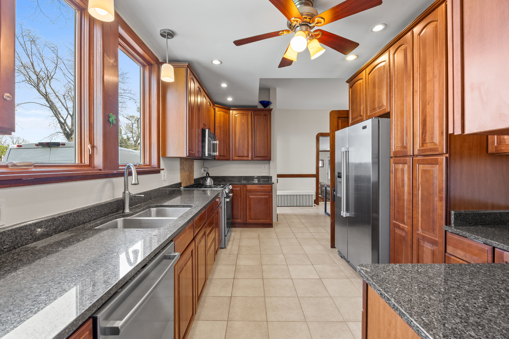 622 North Ridgeland Avenue Oak Park, IL 60302 - Photo 13 of 46