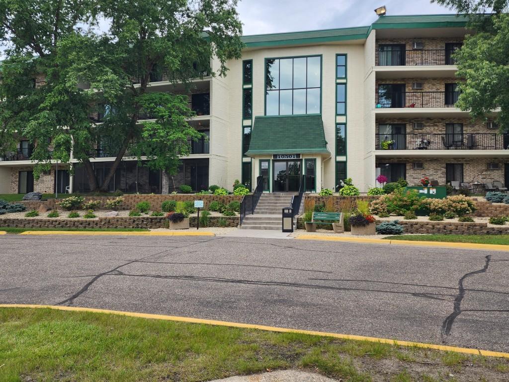 10501 Cedar Lk Road South, Unit 212 Hopkins, MN 55305 - Photo 1 of 10