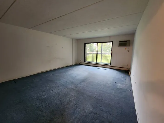 $135,000 | 10501 Cedar Lk Road South, Unit 212, Hopkins, MN 55305