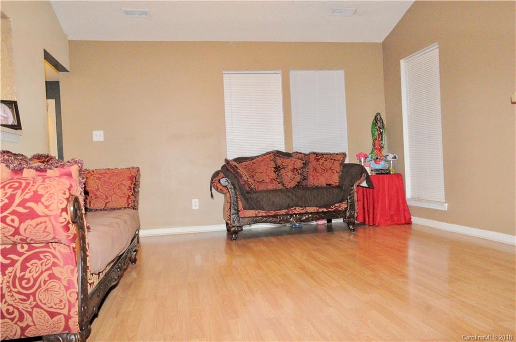 7010 Alanbrook Road Charlotte, NC 28215 - Photo 5 of 17
