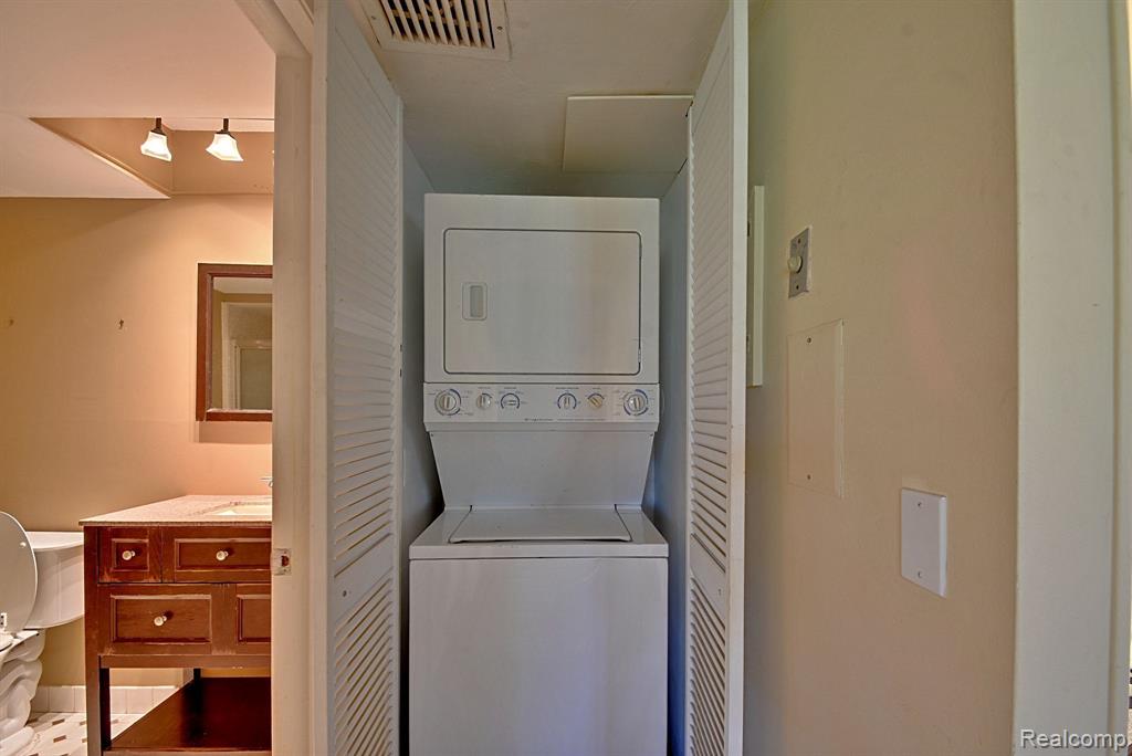 2377 Walton Boulevard, Unit 10 Rochester Hills, MI 48309 - Photo 14 of 15
