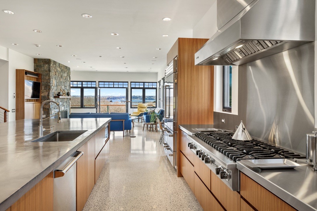 82 Nonquit Lane Tiverton, RI 02878 - Photo 4 of 50