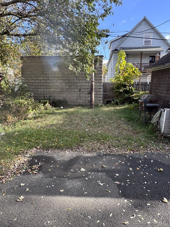 43 Colonial Avenue Springfield, MA 01109 - Photo 4 of 21 Gallery Image 4