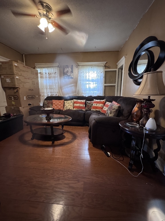 43 Colonial Avenue Springfield, MA 01109 - Photo 9 of 21 Gallery Image 9
