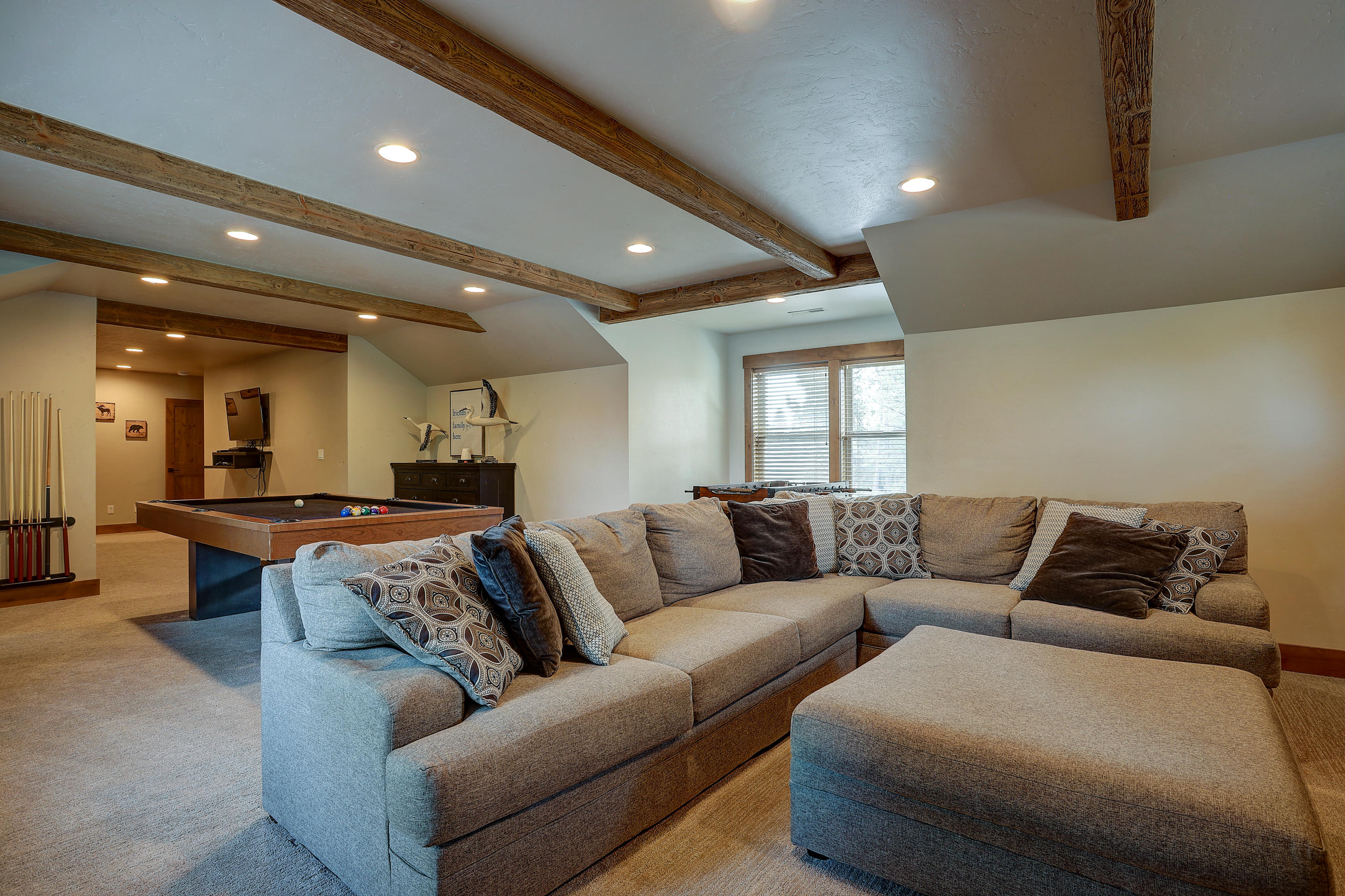 56688 Glowstone Loop Bend, OR 97707 - Photo 42 of 53 Media Seating Area