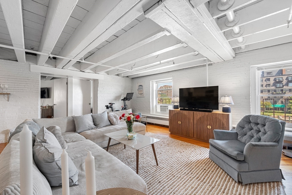 33 Commercial Wharf, Unit 32 Boston, MA 02110 - Photo 4 of 26