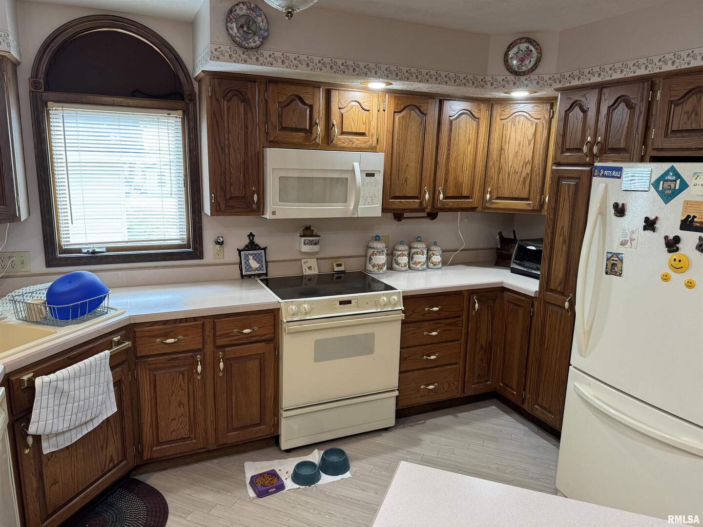 8424 Bolen Store Road Thompsonville, IL 62890 - Photo 13 of 30 a utility room with sink dryer and washer