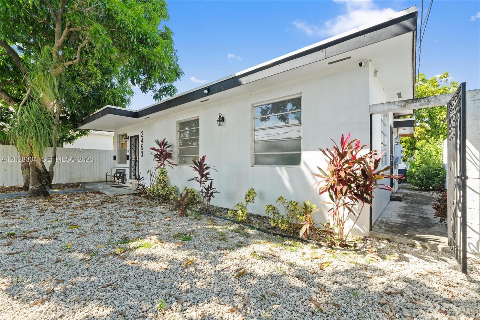2453 Southwest 17th Street Miami, FL 33145 - Photo 22 of 37