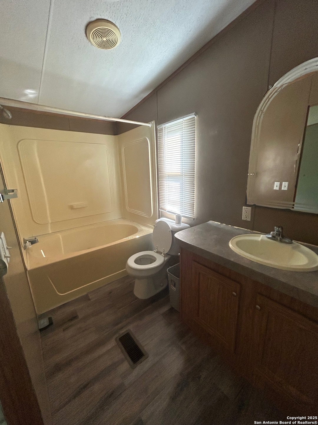 1242 Cologne Road Victoria, TX 77905 - Photo 7 of 29