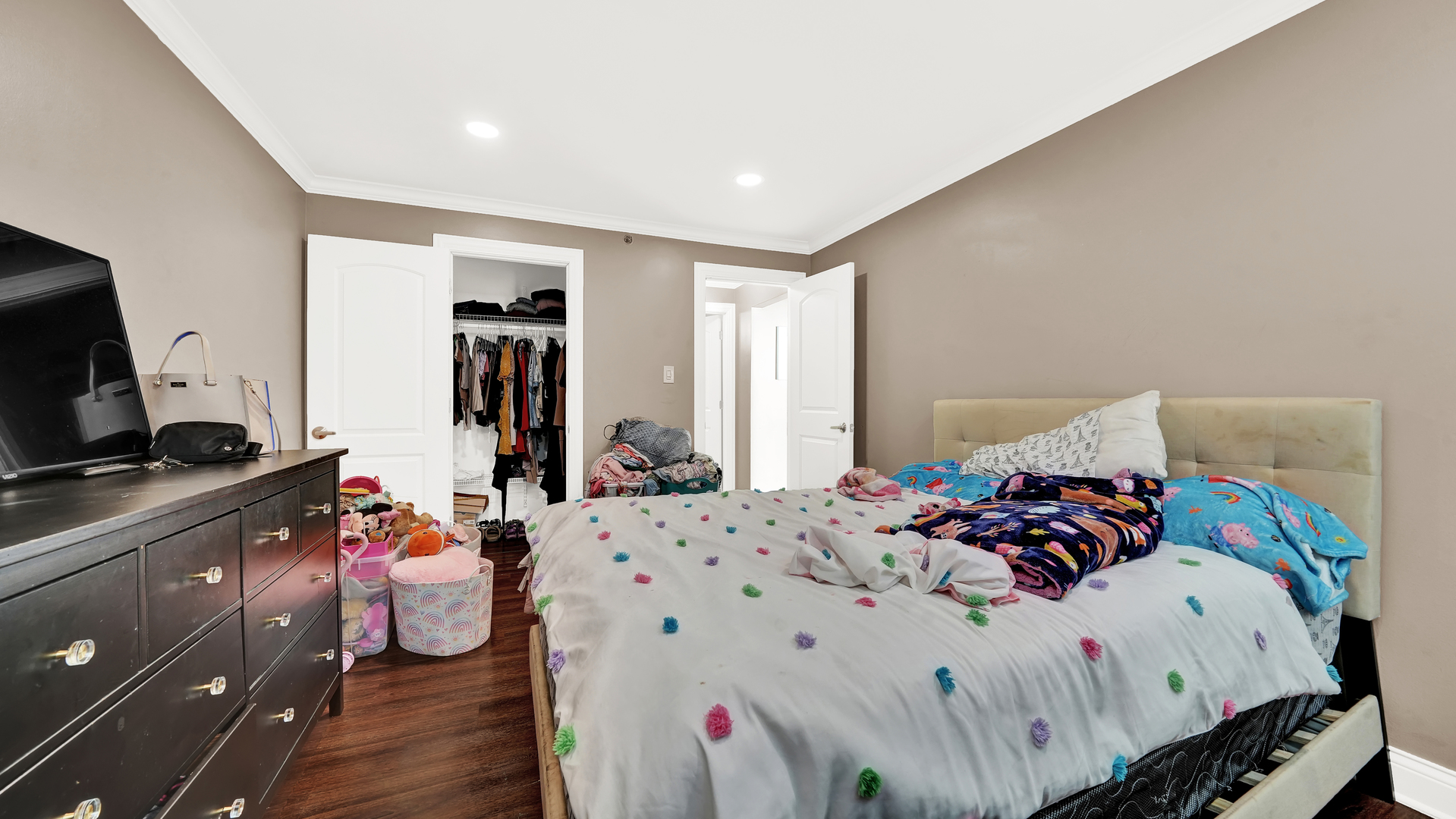10324 Ridgeland Avenue, Unit 105 Chicago Ridge, IL 60415 - Photo 9 of 11 a bed room with a bed and a television