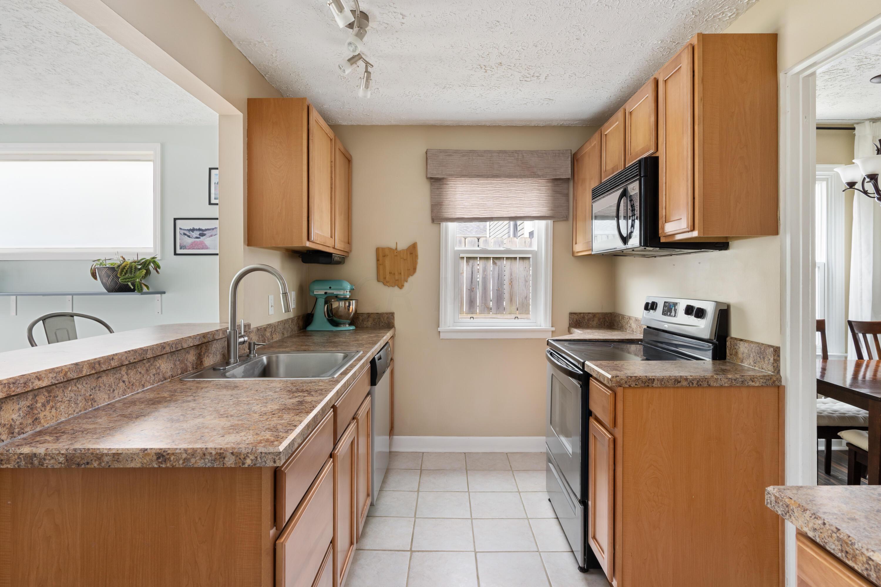 434 Chase Road Columbus, OH 43214 - Photo 7 of 34 Kitchen