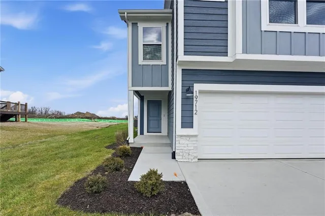 $319,950 | 19712 West 195th Place, Spring Hill, KS 66083