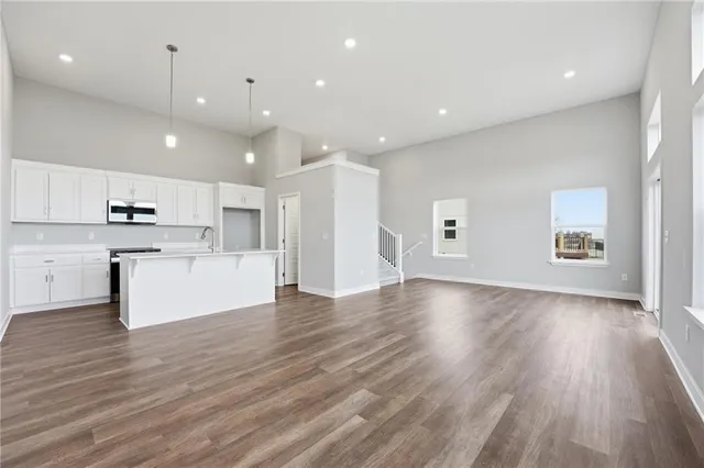 $319,950 | 19712 West 195th Place, Spring Hill, KS 66083