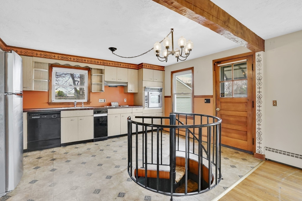 20 Edbert Street Chicopee, MA 01020 - Photo 13 of 37