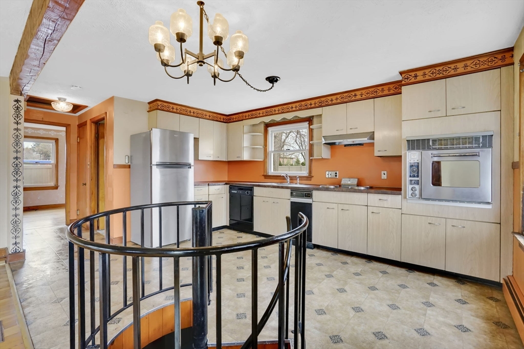 20 Edbert Street Chicopee, MA 01020 - Photo 15 of 37