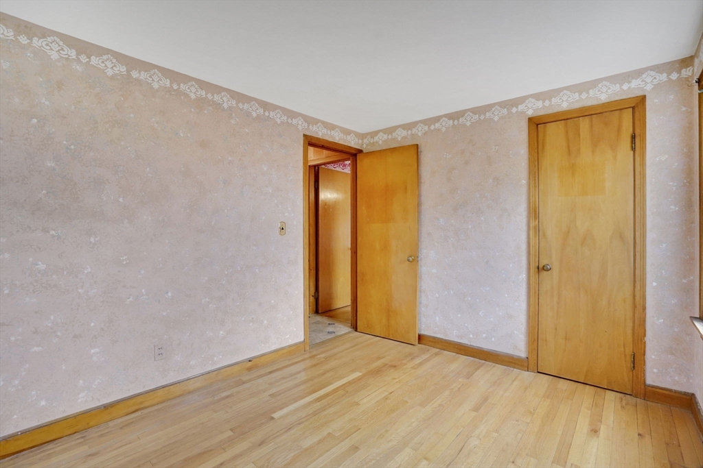 20 Edbert Street Chicopee, MA 01020 - Photo 17 of 37