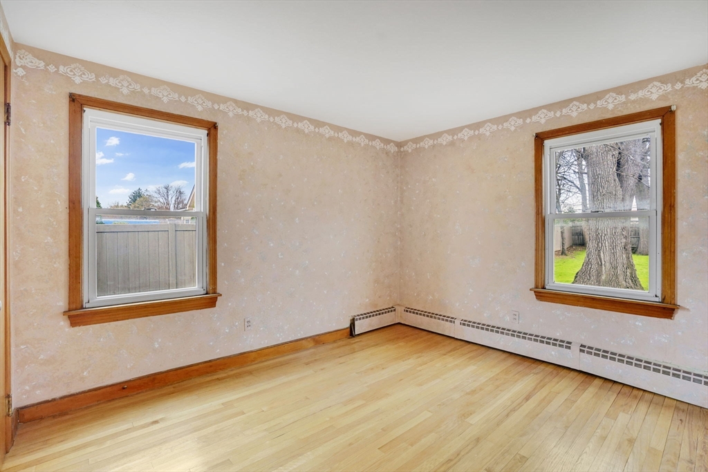 20 Edbert Street Chicopee, MA 01020 - Photo 18 of 37