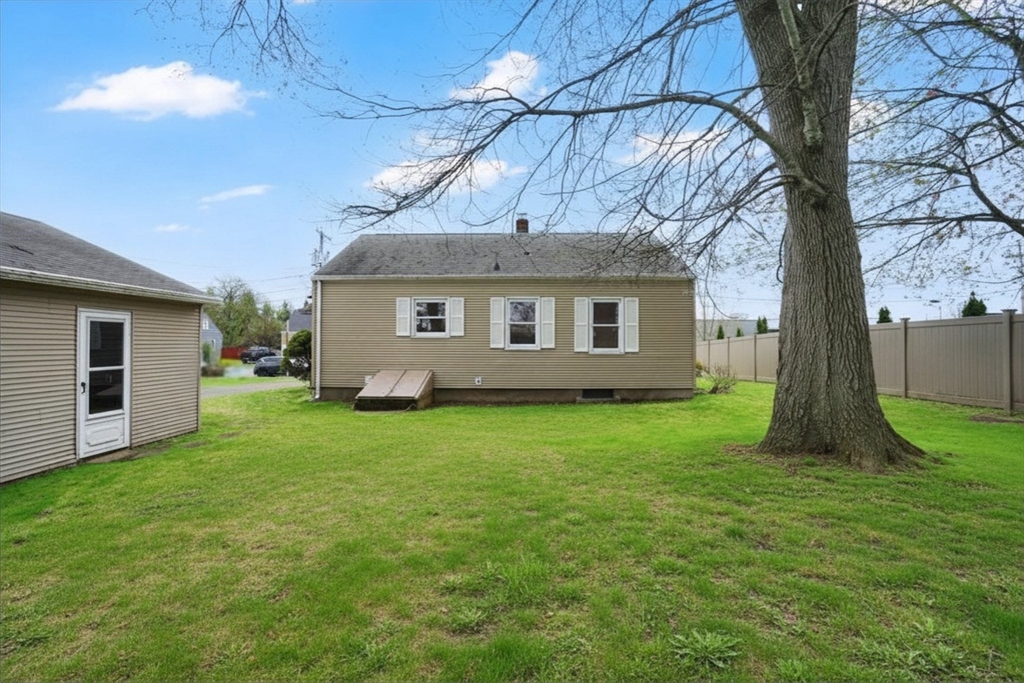 20 Edbert Street Chicopee, MA 01020 - Photo 2 of 37