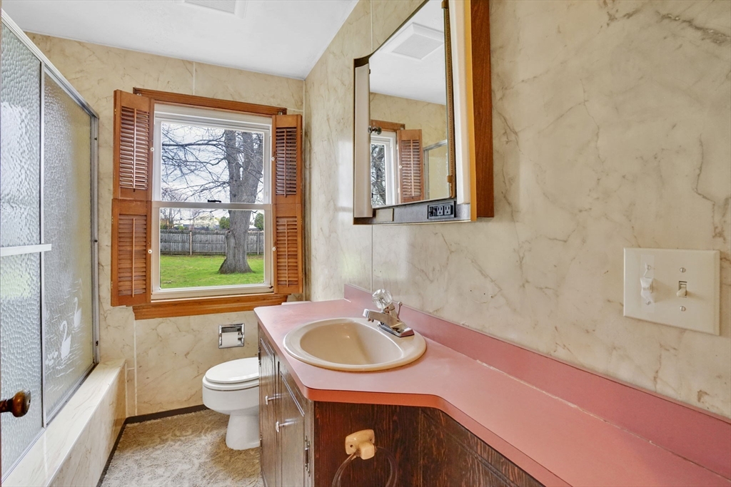 20 Edbert Street Chicopee, MA 01020 - Photo 22 of 37