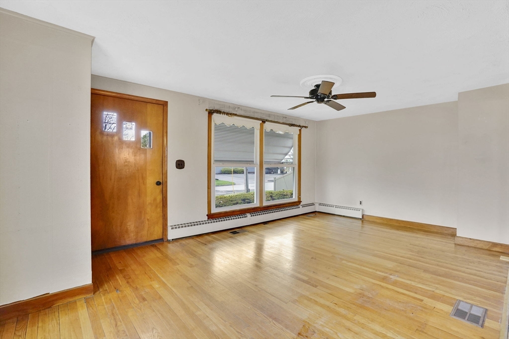 20 Edbert Street Chicopee, MA 01020 - Photo 4 of 37