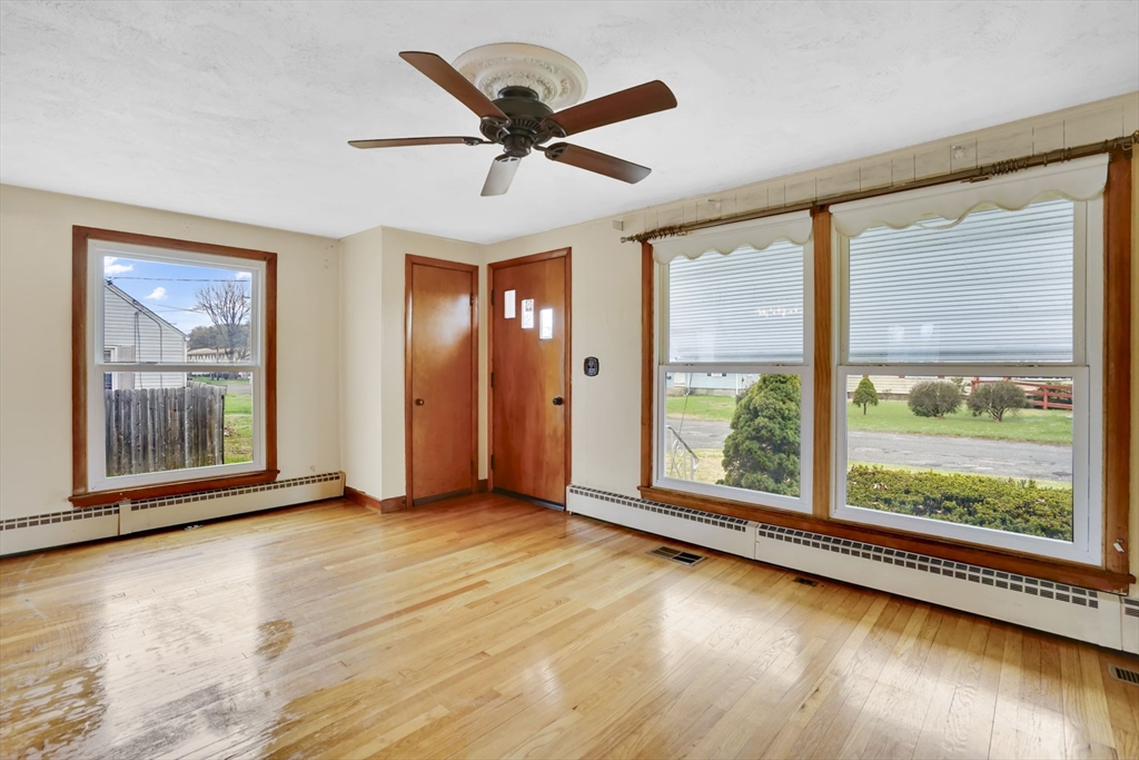 20 Edbert Street Chicopee, MA 01020 - Photo 5 of 37