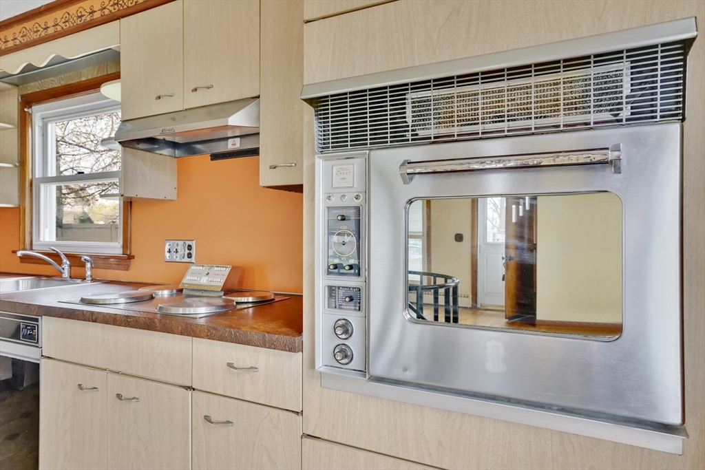 20 Edbert Street Chicopee, MA 01020 - Photo 10 of 37