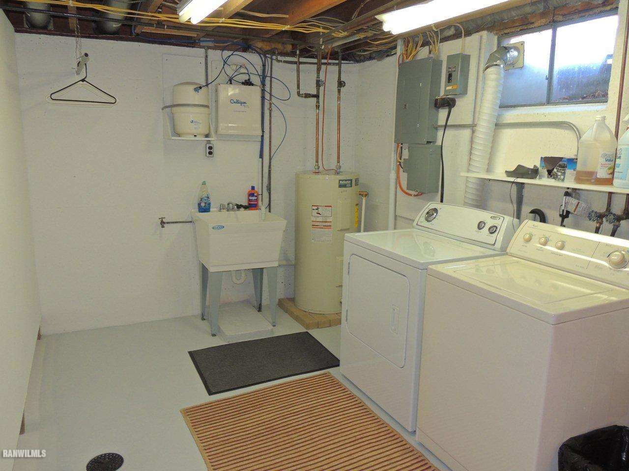 2285 South Massbach Road Stockton, IL 61085 - Photo 12 of 25 a bathroom with a sink a toilet and shower