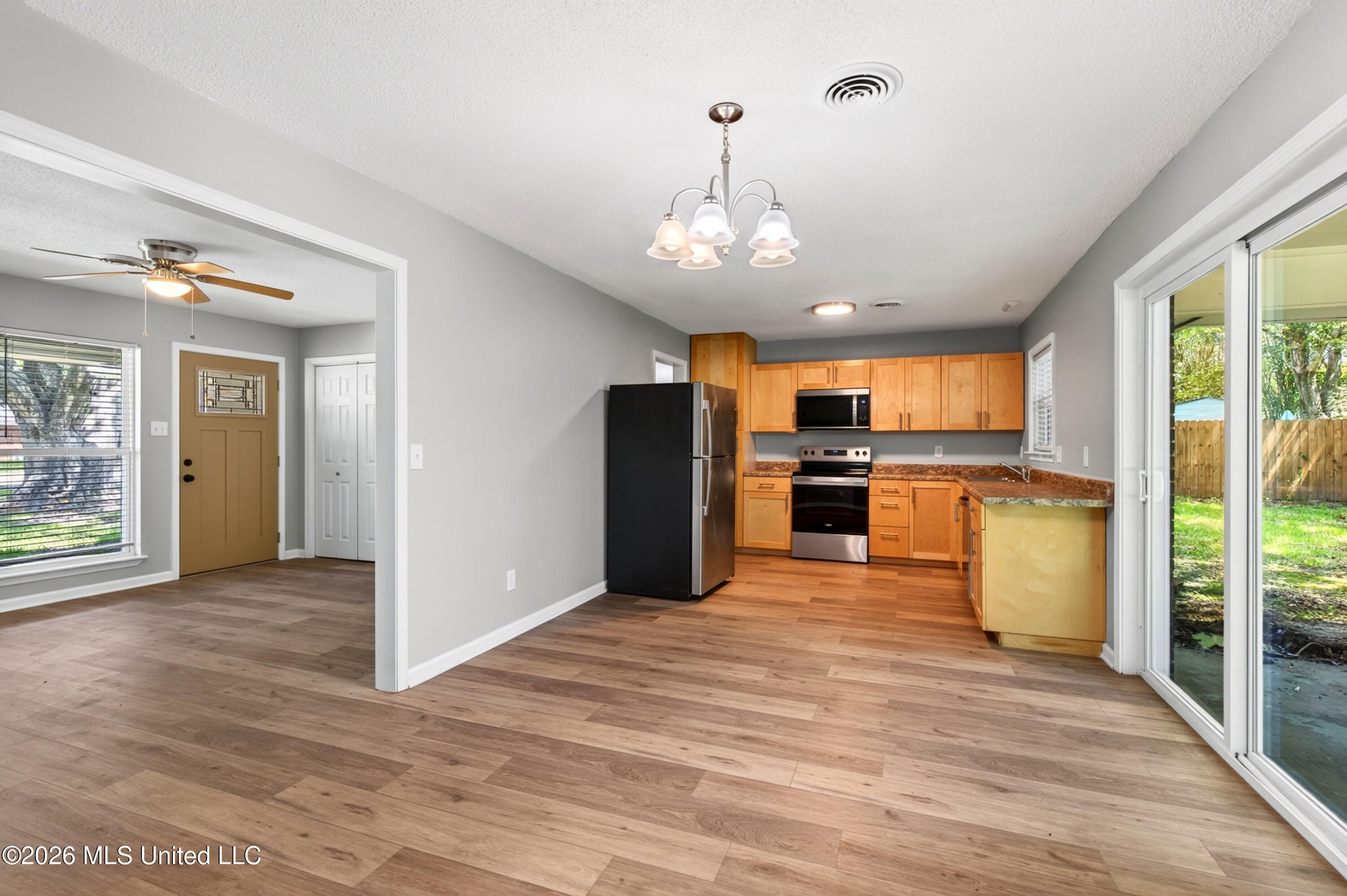 2211 Old Popp's Ferry Road Biloxi, MS 39532 - Photo 12 of 34 2211PoppsFerryRd-12