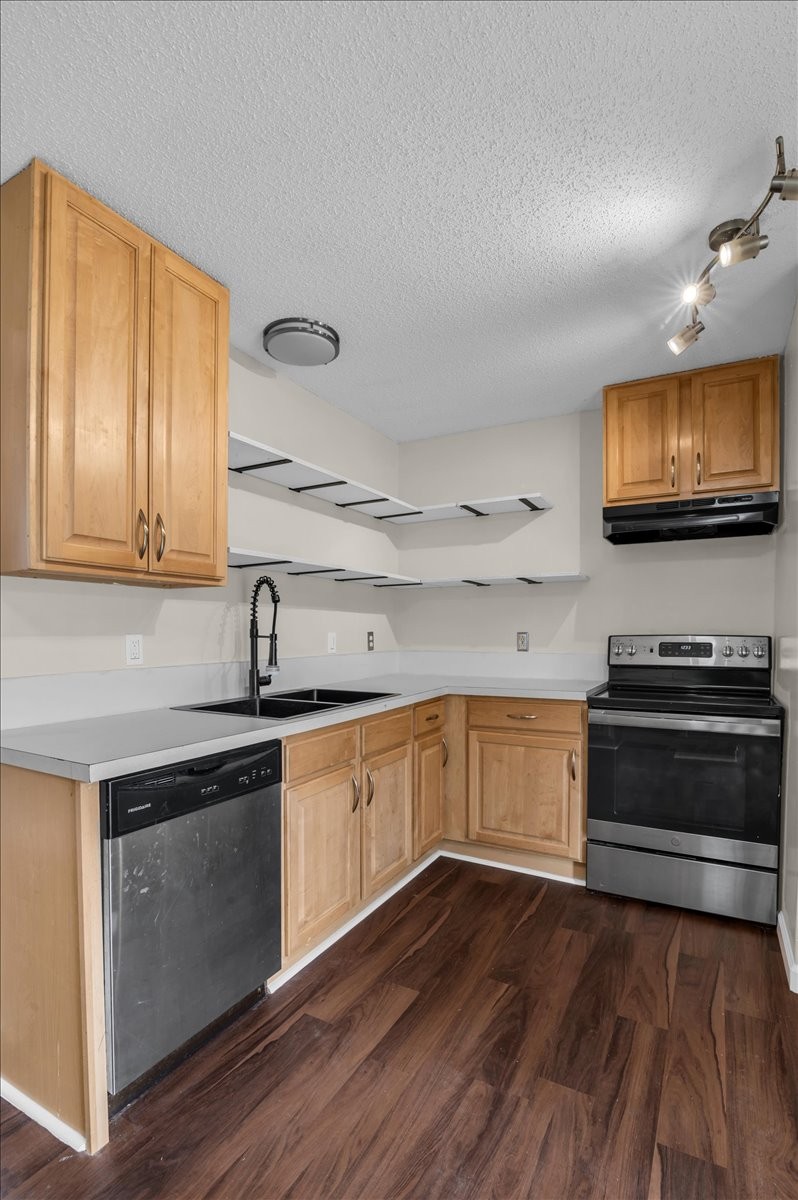 2765 Windwalker Court Murfreesboro, TN 37128 - Photo 9 of 31 a kitchen with stainless steel appliances granite countertop a stove and a sink