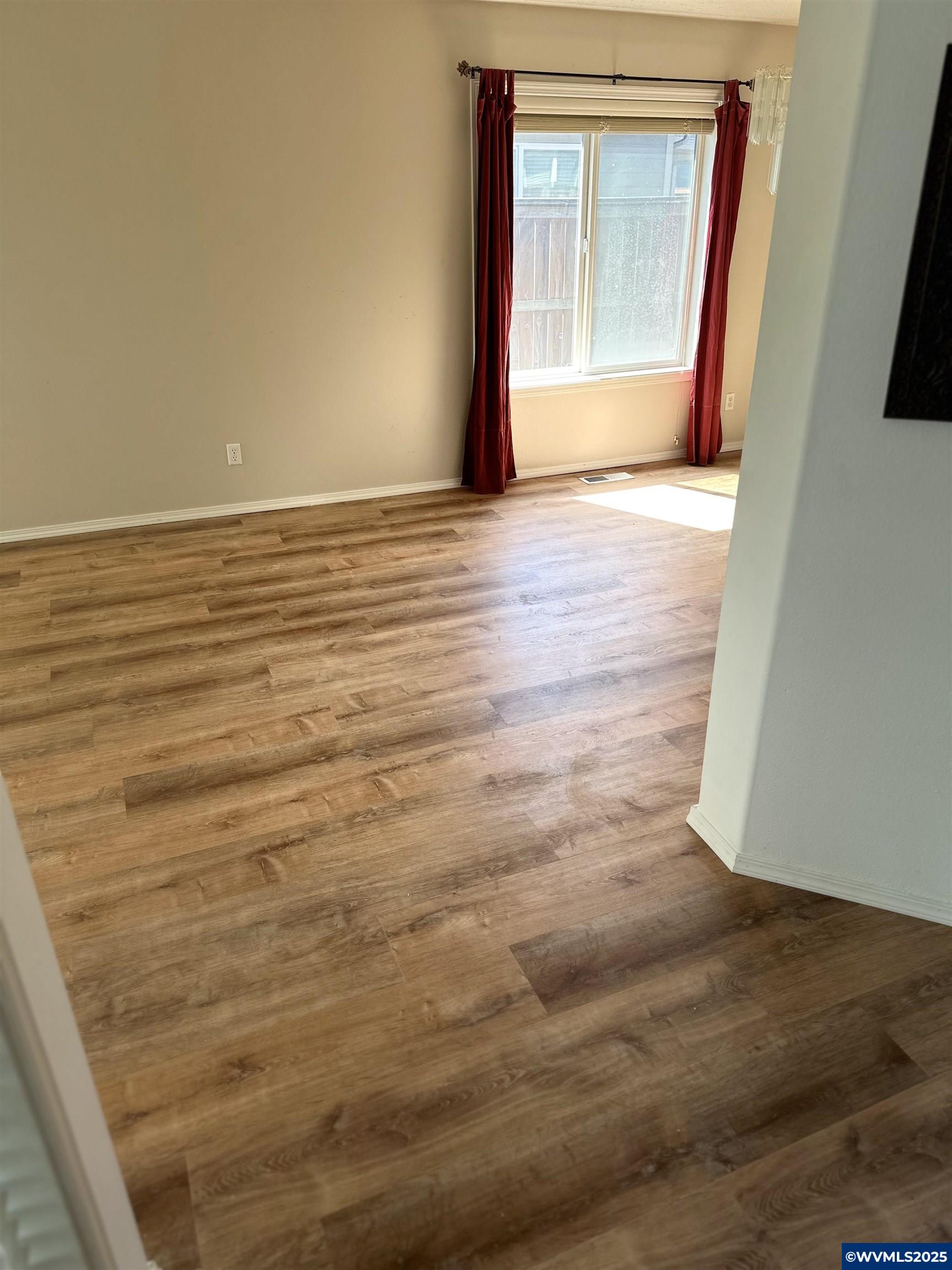 823 Sandpine Loop Northeast Keizer, OR 97303 - Photo 5 of 22 Gallery Image 5