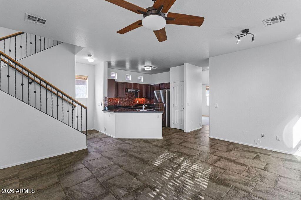 109 West Commerce Court Gilbert, AZ 85233 - Photo 11 of 39 V0igu6NA