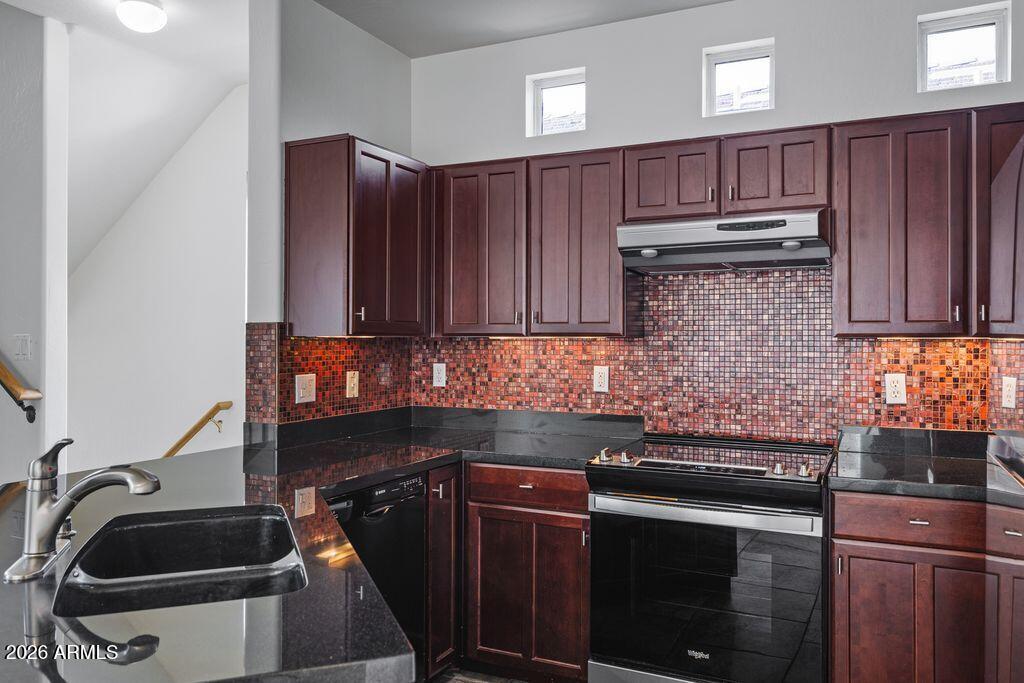 109 West Commerce Court Gilbert, AZ 85233 - Photo 4 of 39 sVLrOQ6Q