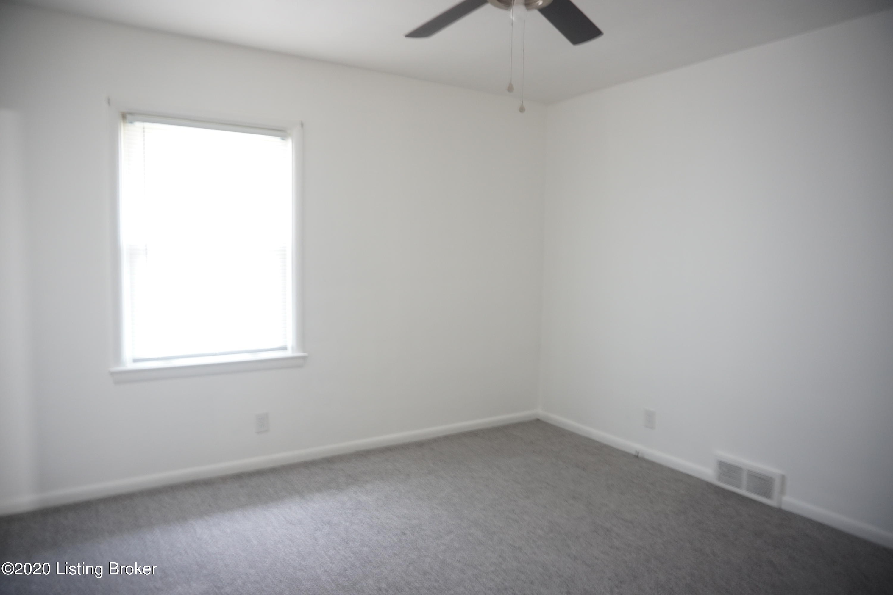 11200 Deering Road Louisville, KY 40272 - Photo 10 of 26 DSC03120