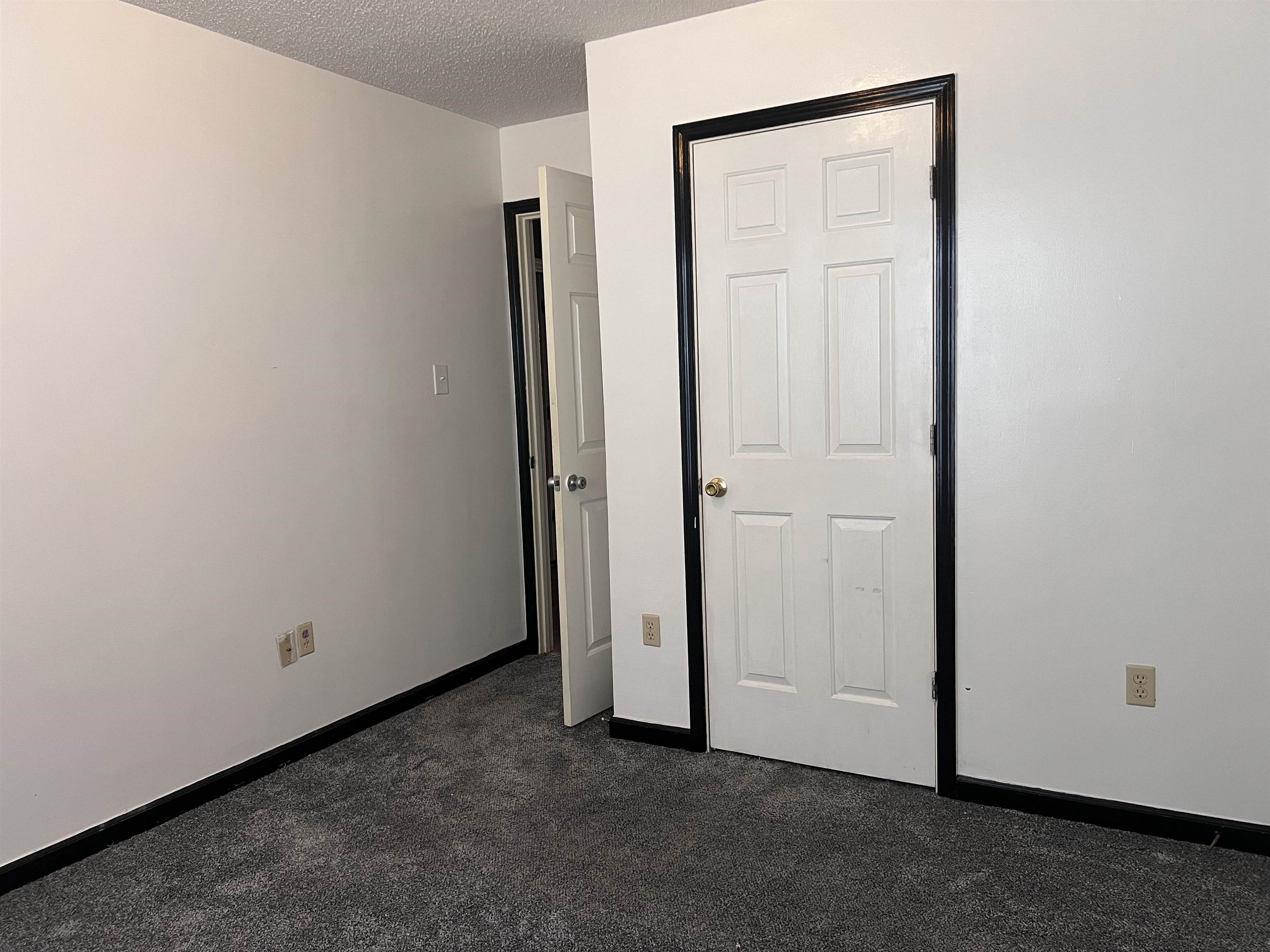 4005 Long Creek Road Memphis, TN 38125 - Photo 16 of 36 White walls with dark trim