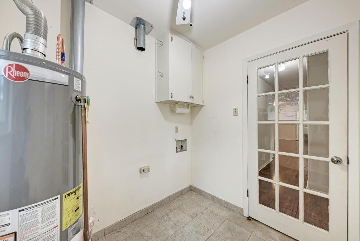 2500 Spring Creek Drive Austin, TX 78704 - Photo 30 of 40 a view of an empty room with cabinet and a window