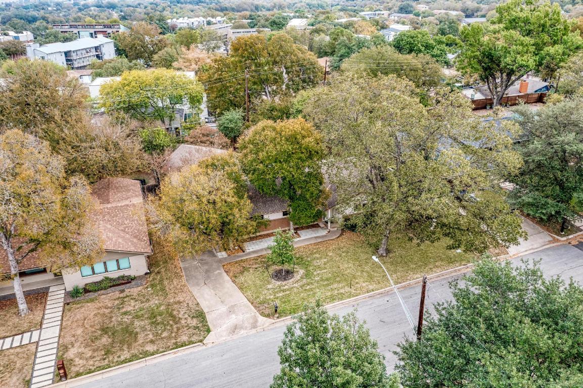 2500 Spring Creek Drive Austin, TX 78704 - Photo 5 of 40 a view of a yard with plants