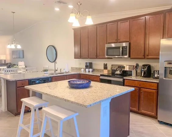 $3,540 | 5710 Palmer Circle, Unit 202, Bradenton, FL 34211