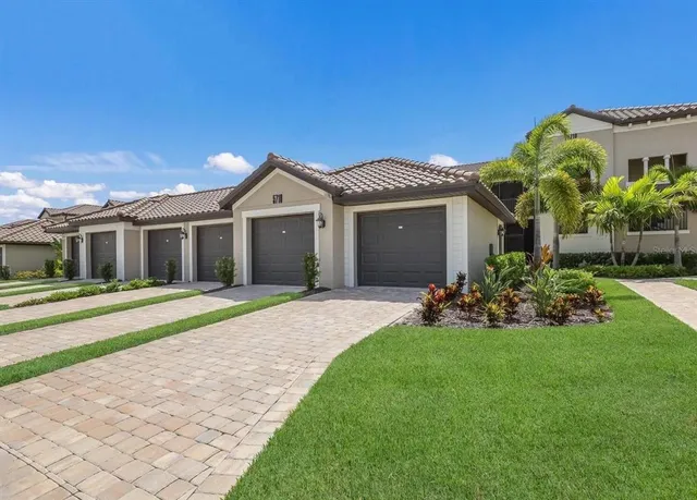 $3,540 | 5710 Palmer Circle, Unit 202, Bradenton, FL 34211