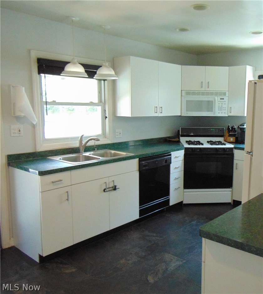 2527 Massillon Road Akron, OH 44312 - Photo 2 of 21 Gallery Image 2