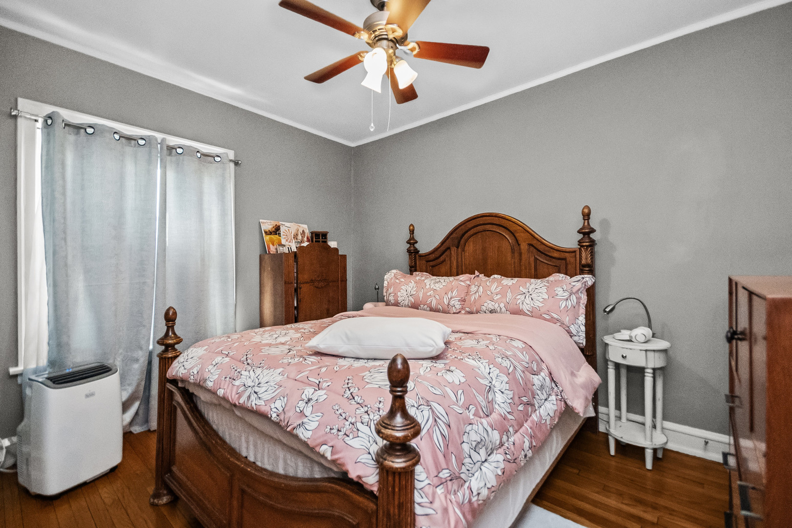 212 North Oak Park Avenue, Unit 2EE Oak Park, IL 60302 - Photo 9 of 15 a bedroom with a bed and a chandelier
