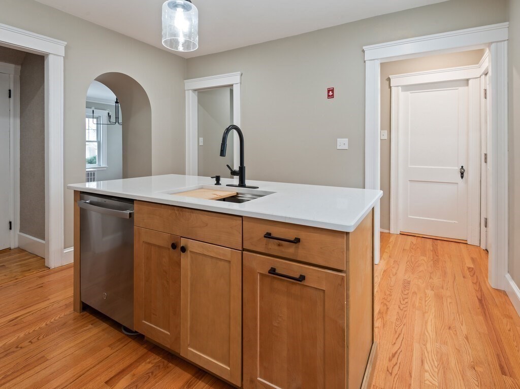 108 Longfellow Road Worcester, MA 01602 - Photo 11 of 42